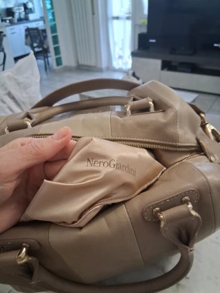 Bauletto Nero Giardini beige Bolsa marca italiana