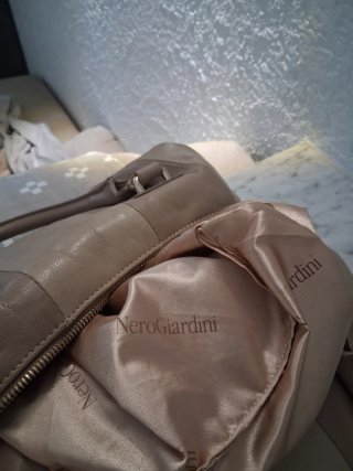 Bauletto Nero Giardini beige Bolsa marca italiana