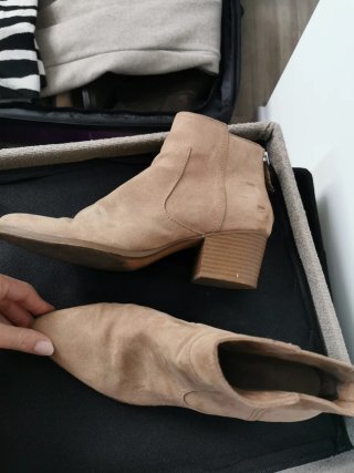 Botines ante tacón madera