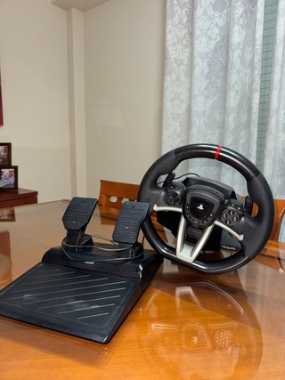 Volante Hori con Pedales para PS4, PS5 y PC