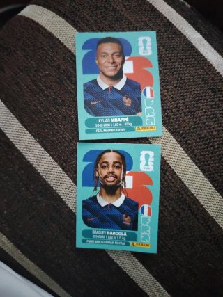 Cartas Kylian Mbappé y Bradley Barcola