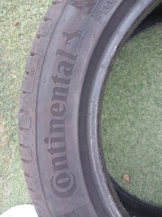 Neumático Continental suelto