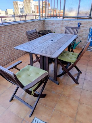 Conjunto mesa y sillas de jardín de teka