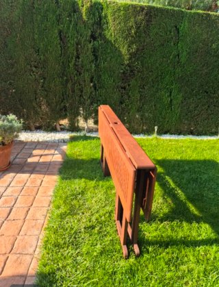 Conjunto mesa y sillas de jardín de teka