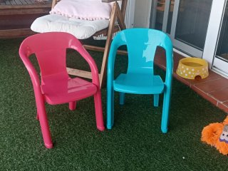 Sillas infantiles azul y rosa