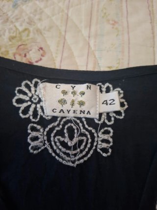 Blusa negra bordada talla XL