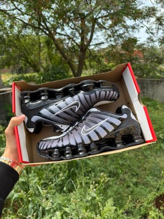 Zapatillas Nike Shox R4 Negro Gris