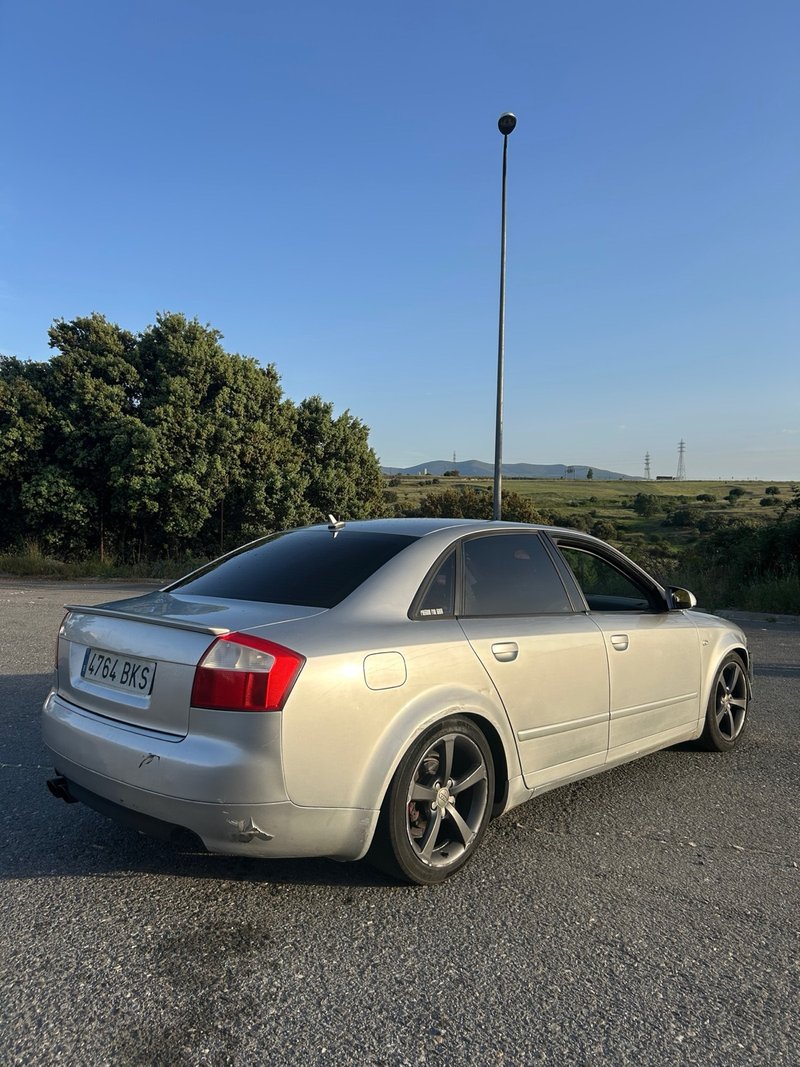 Audi A4 2003 - foto 1