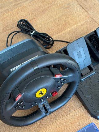 Volante Ferrari PS5 + Gran Turismo 7