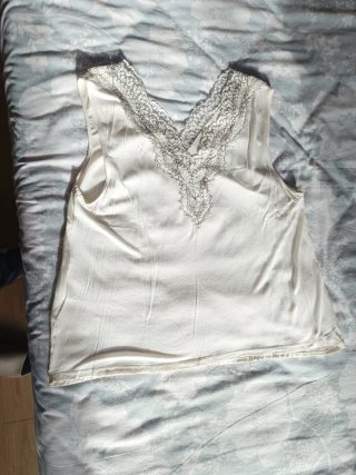 Top satén H&M con encaje