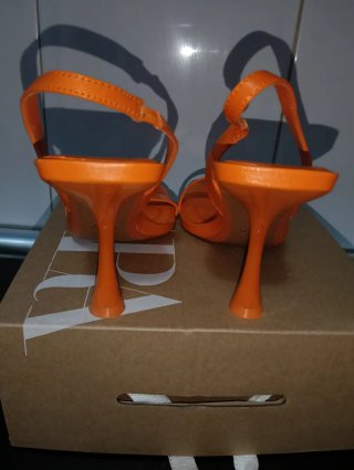 Sandalias tacón naranja Zara Talla 37