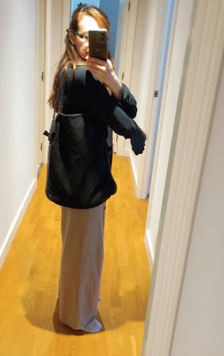Bolso negro grande con cadenas