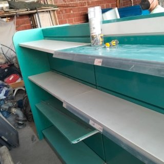 Estanterías metálicas para tienda
