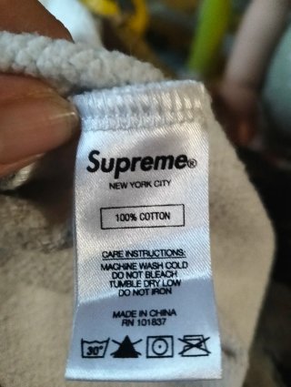 Sudaderas Supreme de hombre. Tallas M y L