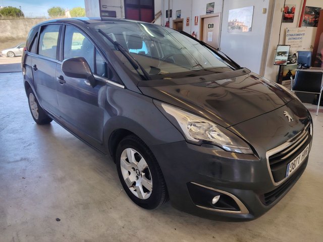 Peugeot 5008 2014