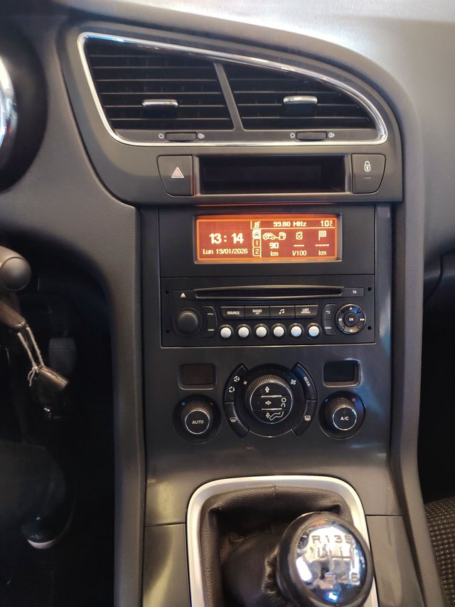 Peugeot 5008 2014