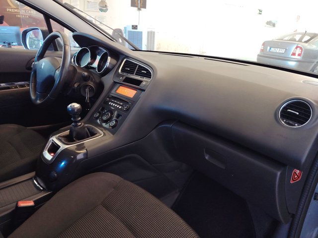 Peugeot 5008 2014