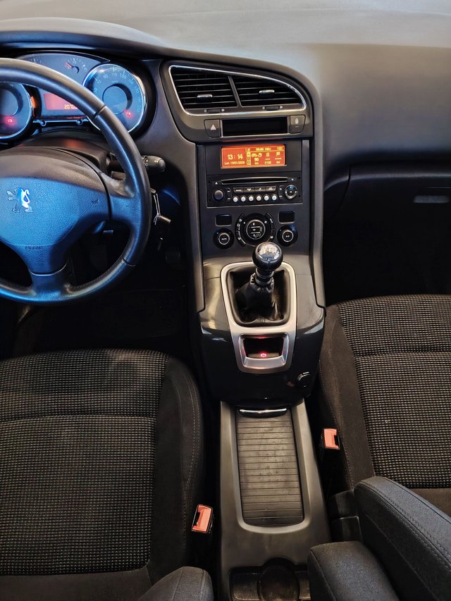 Peugeot 5008 2014