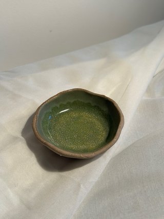 Cuenco de cerámica hecho a mano