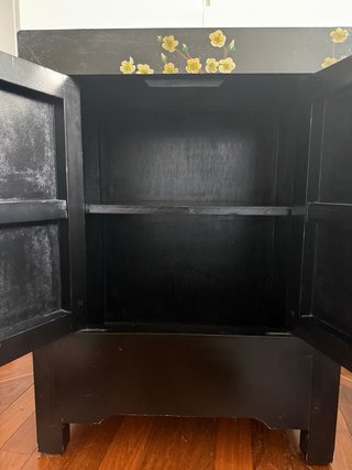 Mesita Oriental lacada y Pintada a Mano