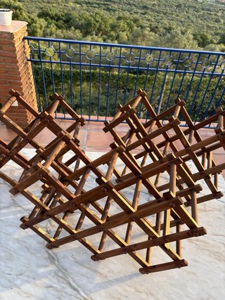 Botellero de madera plegable