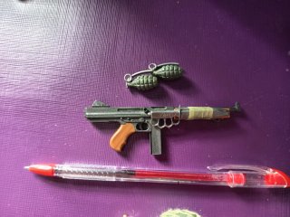 Escala 1:6 Thompson