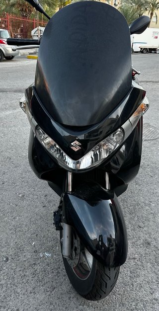 Suzuki Burgman 125 Negra