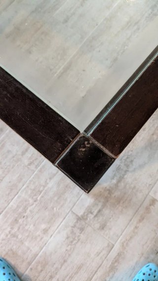 Mesa de comedor de madera y cristal