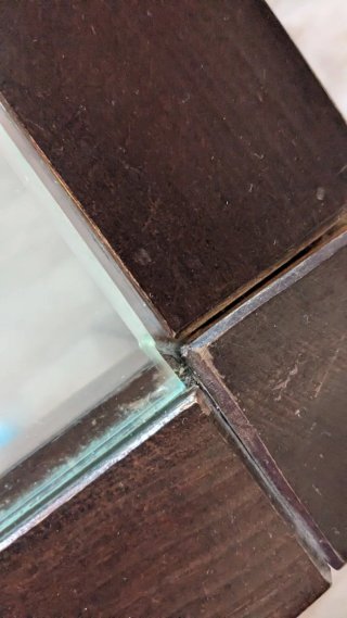 Mesa de comedor de madera y cristal