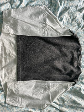 Camisa gris y blanca mujer