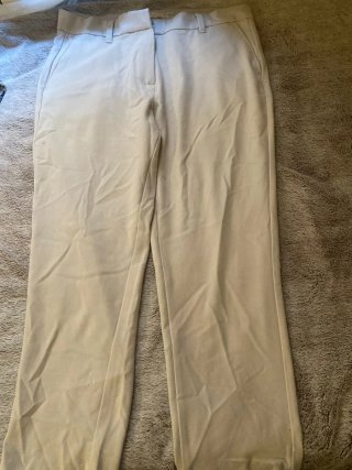 Pantalón de traje corto beige