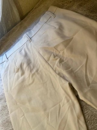 Pantalón de traje corto beige