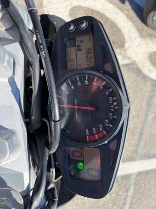 Suzuki GSR 600 Naked Negra/Plata