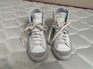 Nike Blazer Mid '77 Zapatillas Blancas y Azules