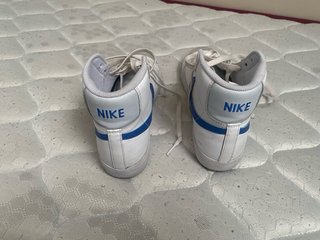 Nike Blazer Mid '77 Zapatillas Blancas y Azules