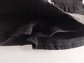 Conjunto Top Blanco, falda Pantalón Negro y Gafas