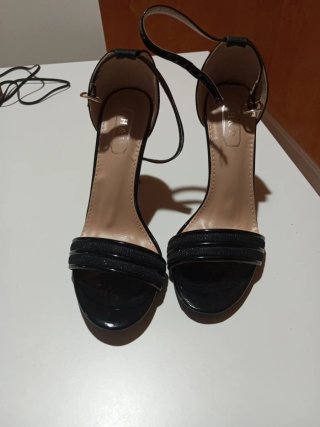 Sandalias negras tacón alto