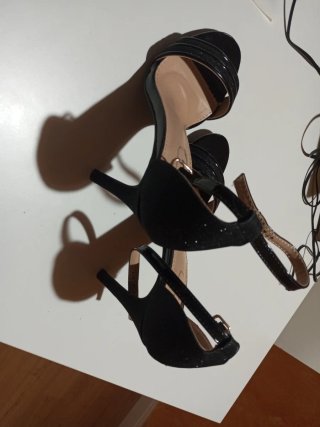 Sandalias negras tacón alto