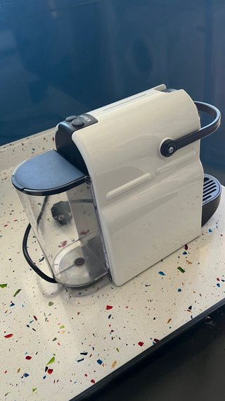 Cafetera Nespresso Krups Beige