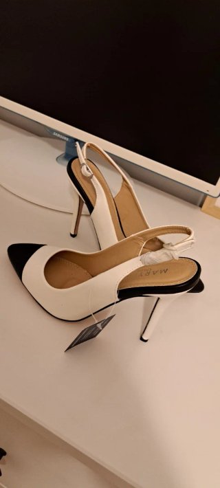 Zapatos slingback blancos y negros
