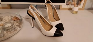 Zapatos slingback blancos y negros