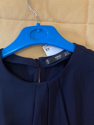 Blusa Mango sin mangas azul