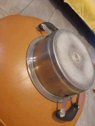Pentola A.M.C. in metallo e plastica