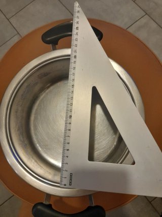 Pentola A.M.C. in metallo e plastica