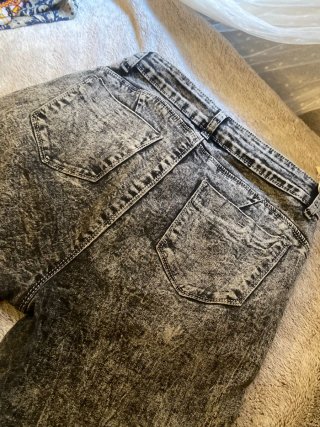 Pantalón vaquero gris efecto lavado