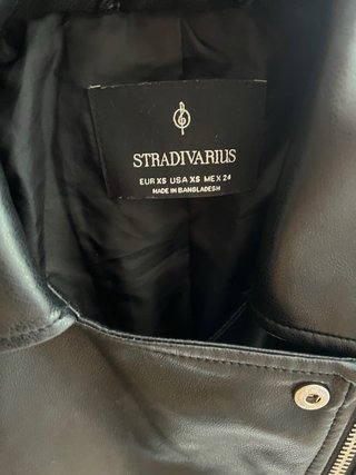 Chaqueta cuero Stradivarius negra