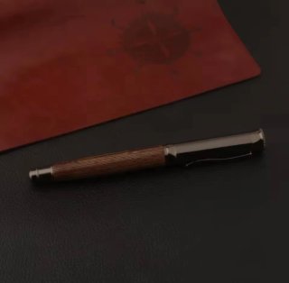 Pluma madera de wengué natural.