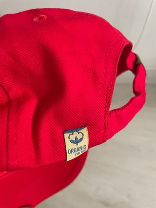 Gorra Roja con Logo
