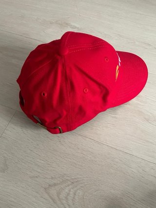 Gorra Roja con Logo