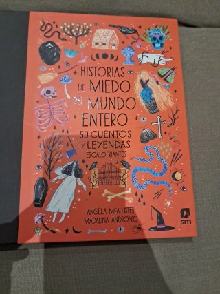 Historias de miedo del mundo entero : 50 cuento ..